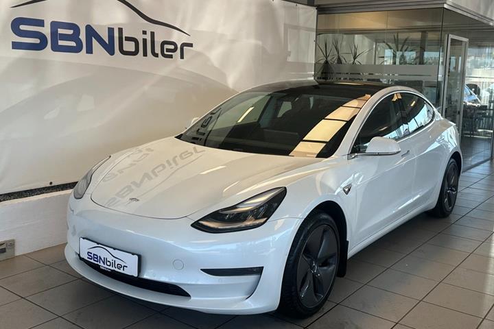 Hvid Tesla Model 3 fra 2021