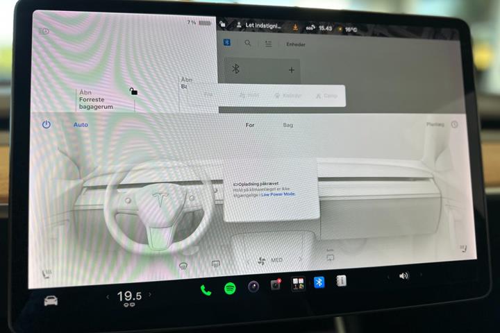 Hvid Tesla Model 3 fra 2021
