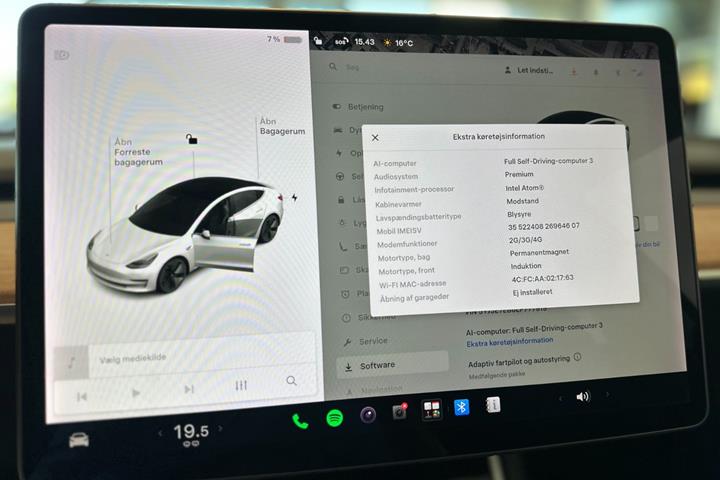 Hvid Tesla Model 3 fra 2021
