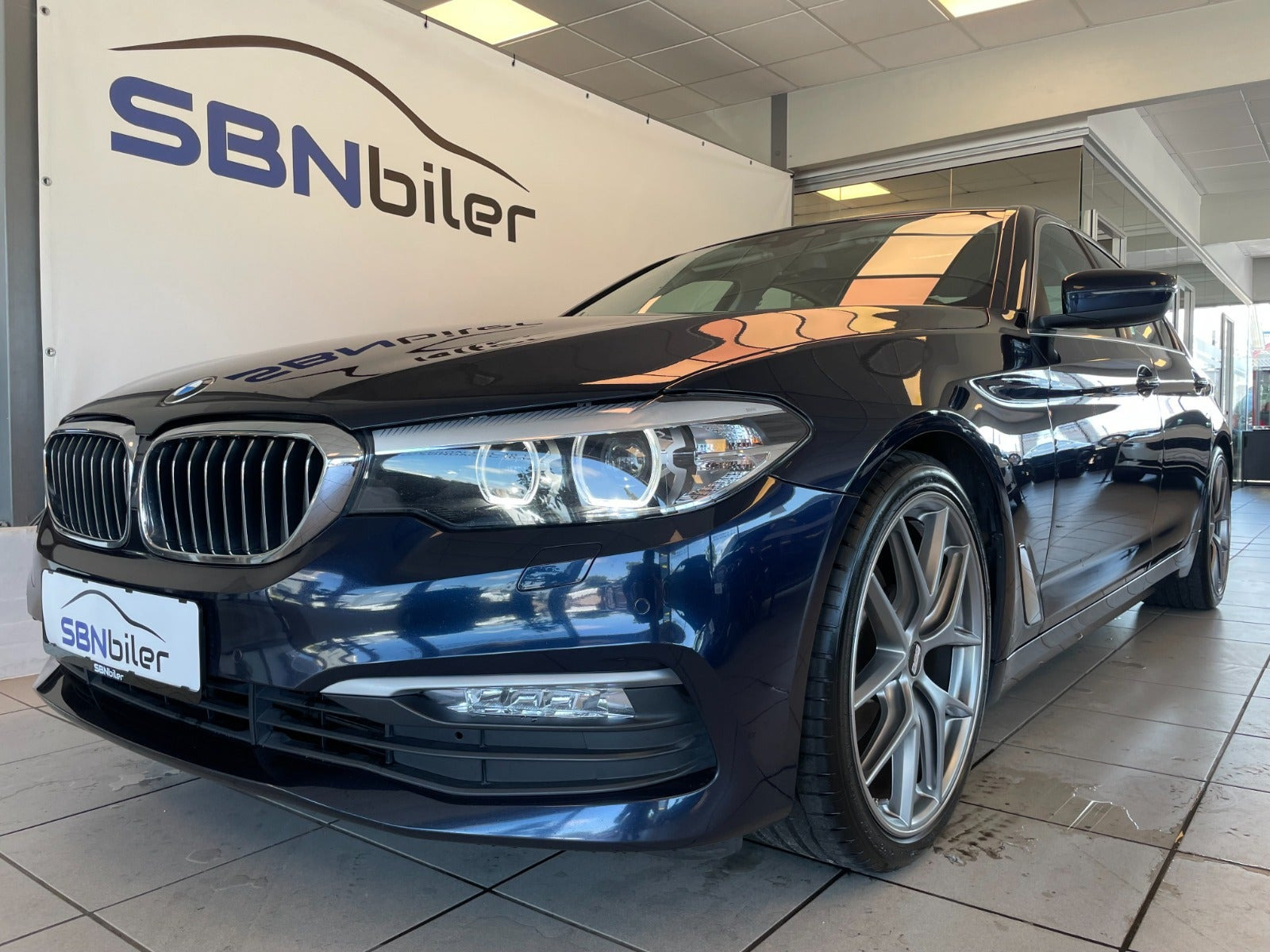 Blå BMW 520d fra 2017