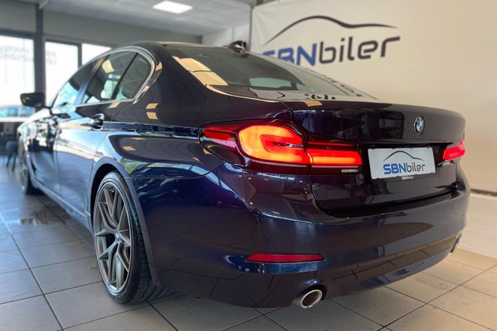 Blå BMW 520d fra 2017