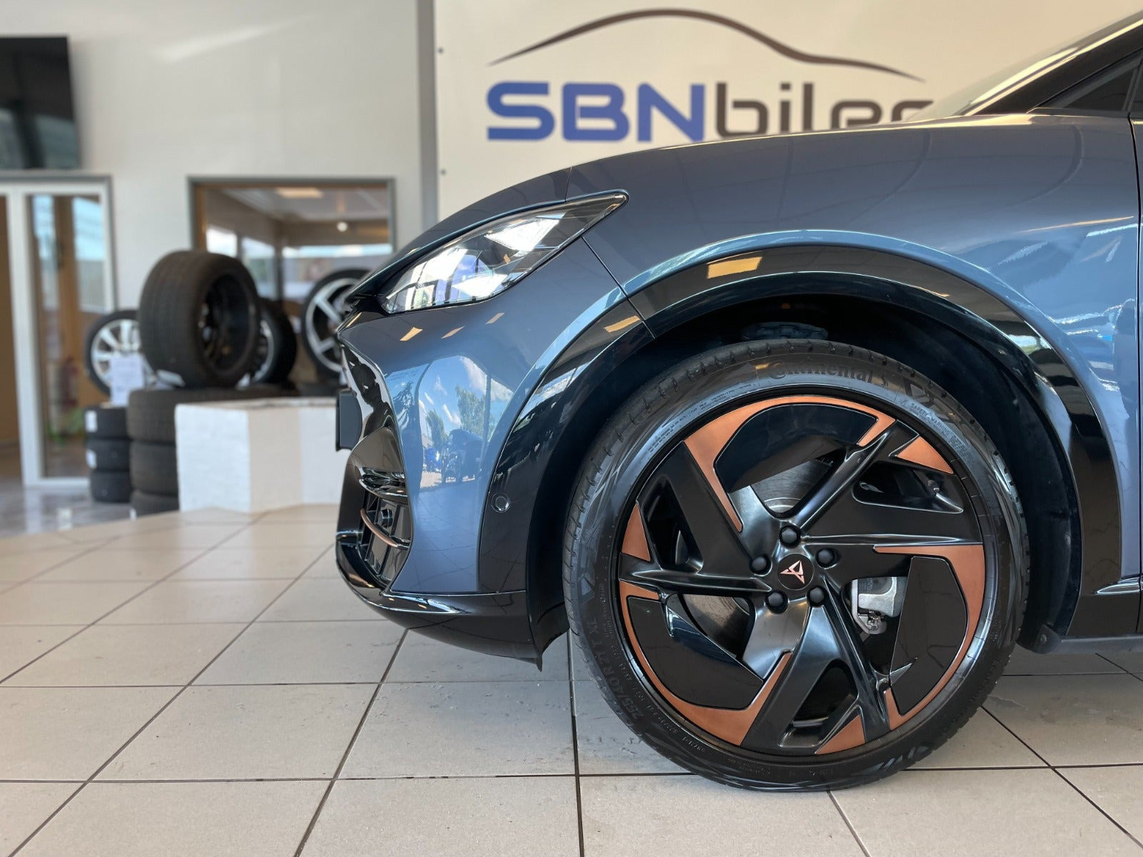 Blå Cupra Tavascan fra 2025
