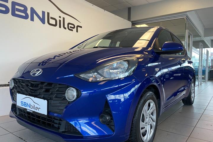 Blå Hyundai i10 fra 2024