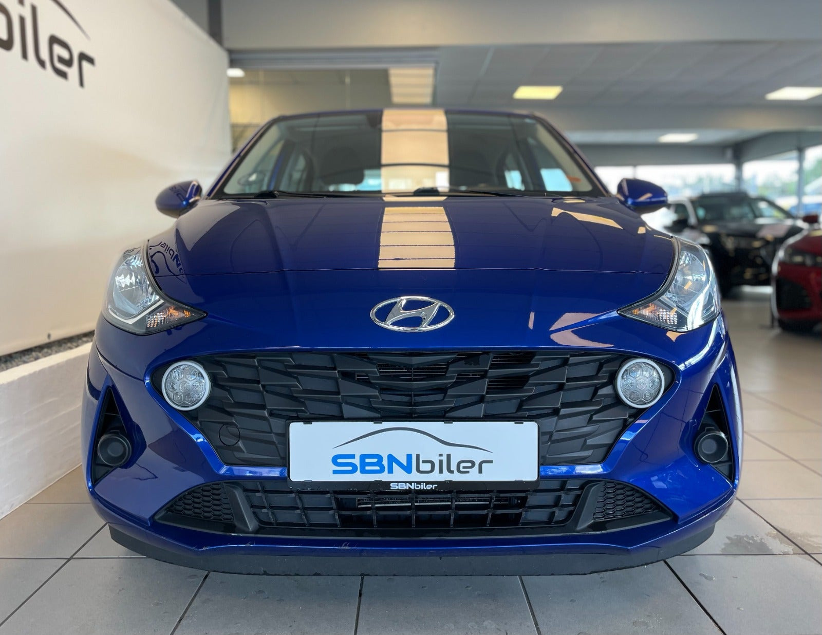Blå Hyundai i10 fra 2024