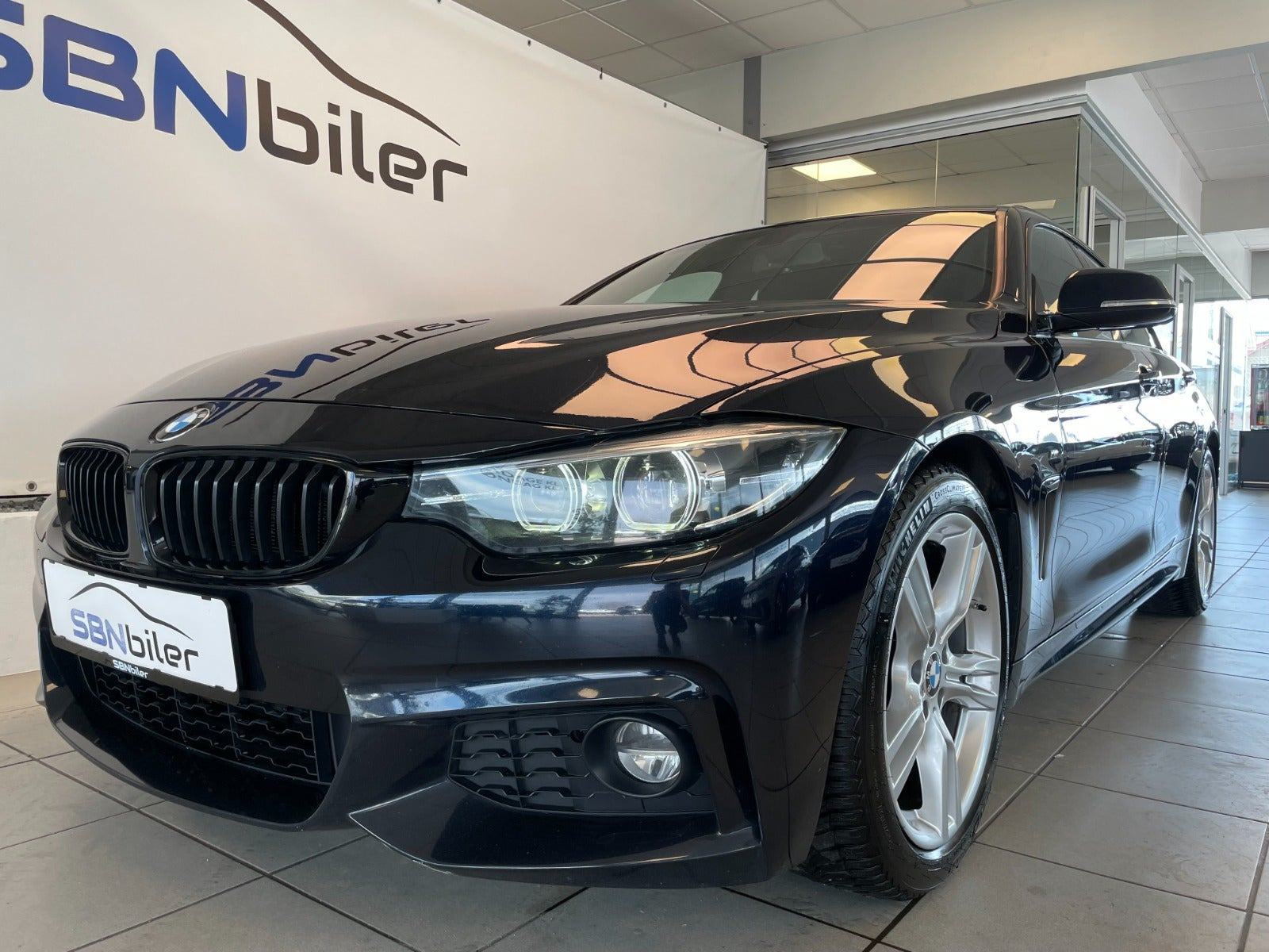 Blå BMW 430i fra 2019