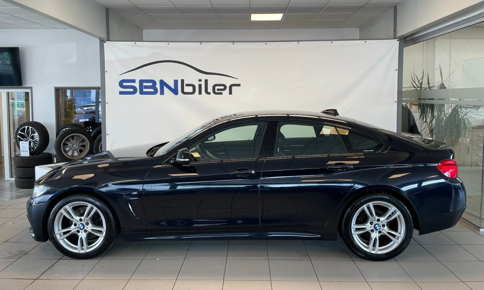 Blå BMW 430i fra 2019