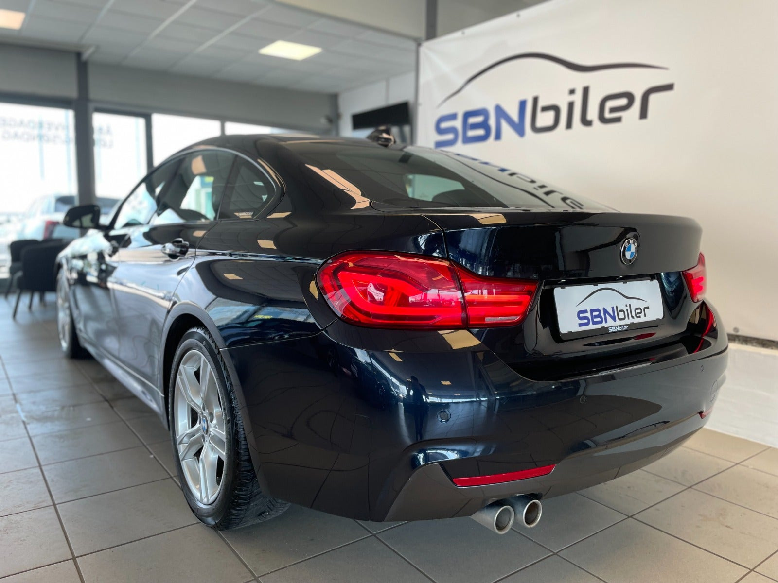 Blå BMW 430i fra 2019