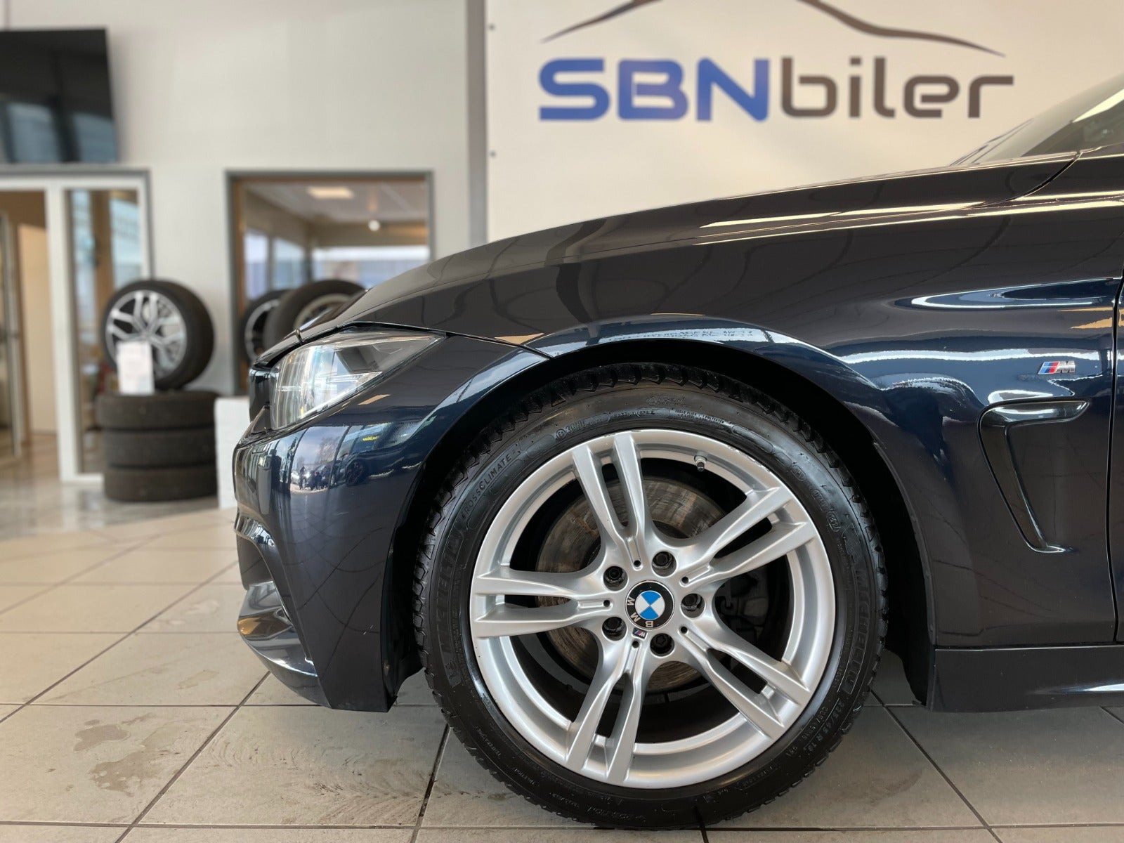 Blå BMW 430i fra 2019
