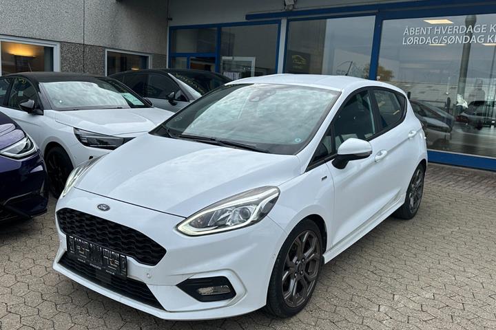 Hvid Ford Fiesta fra 2021