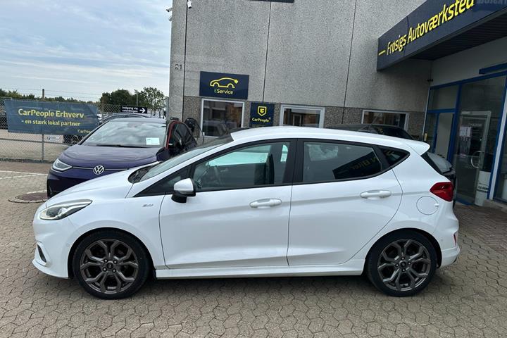 Hvid Ford Fiesta fra 2021