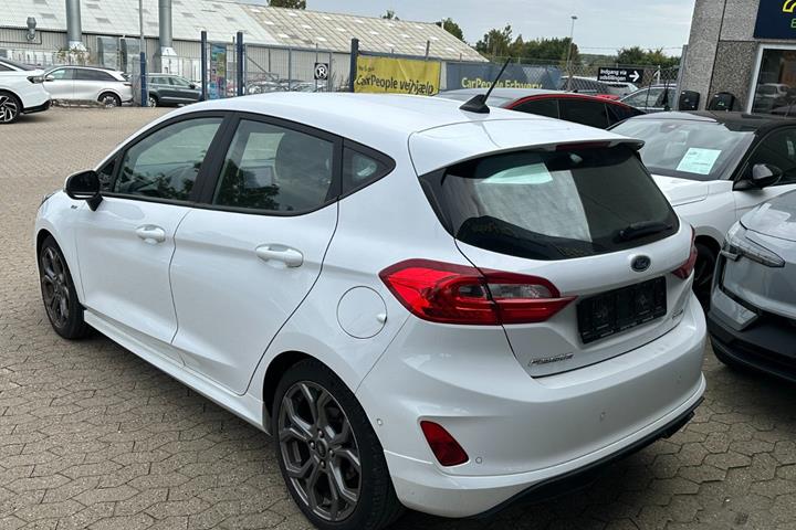 Hvid Ford Fiesta fra 2021