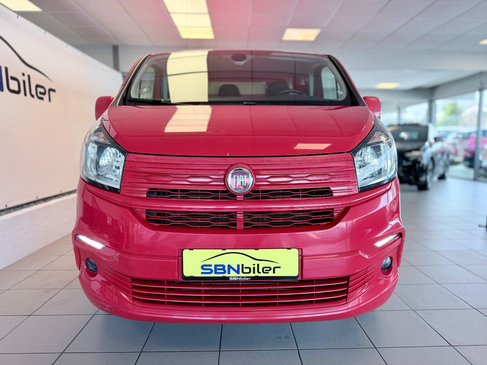 Rød Fiat Talento fra 2019