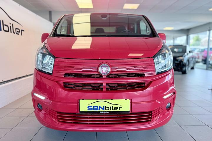 Rød Fiat Talento fra 2019