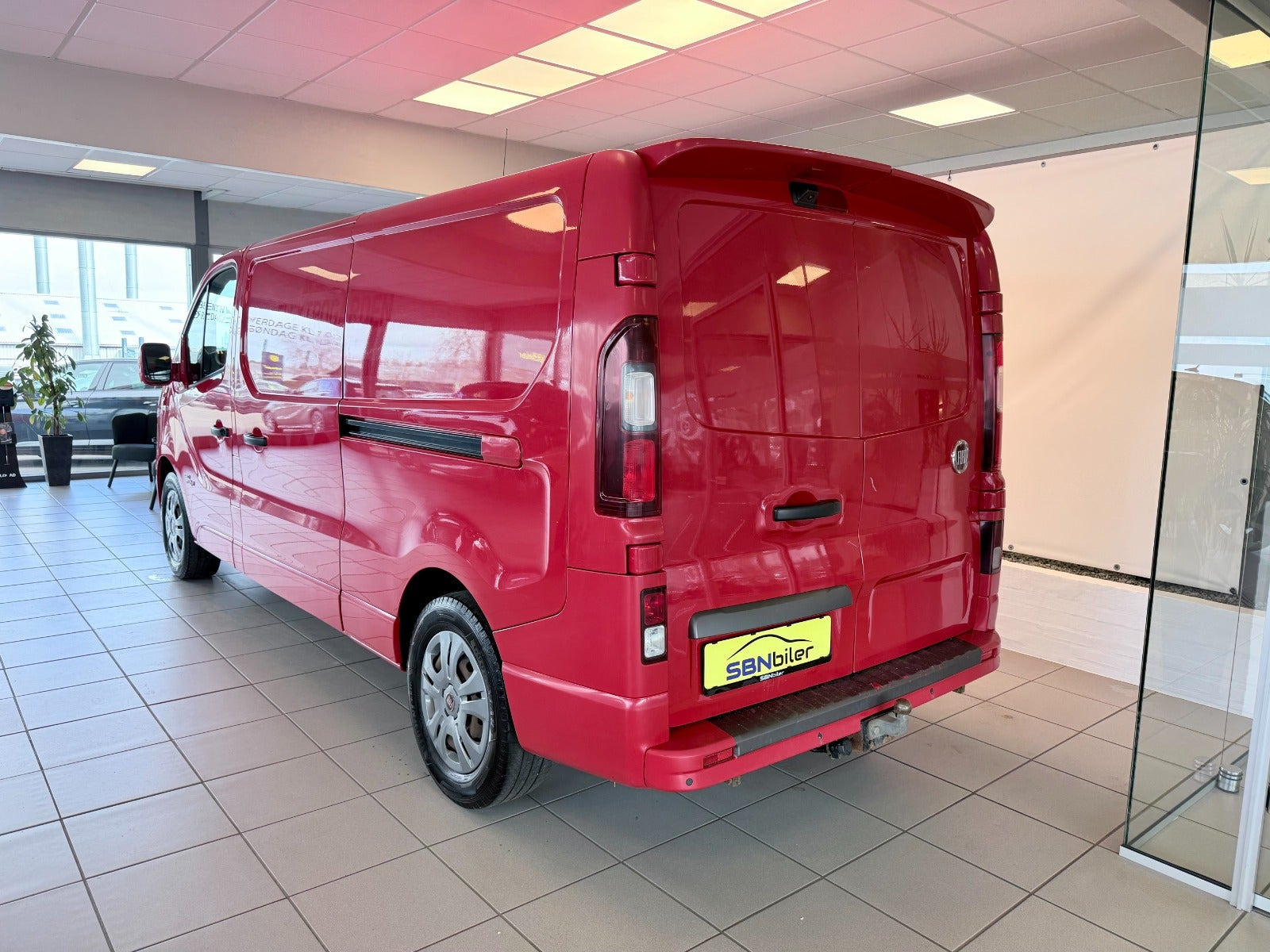 Rød Fiat Talento fra 2019