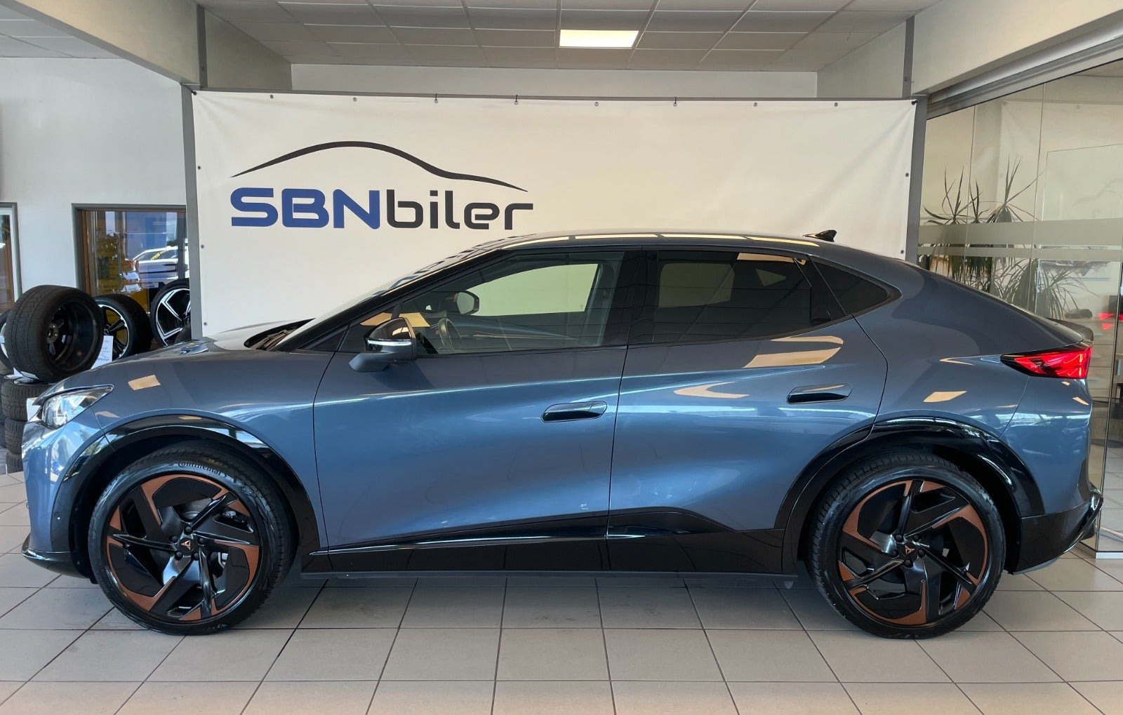 Blå Cupra Tavascan fra 2025