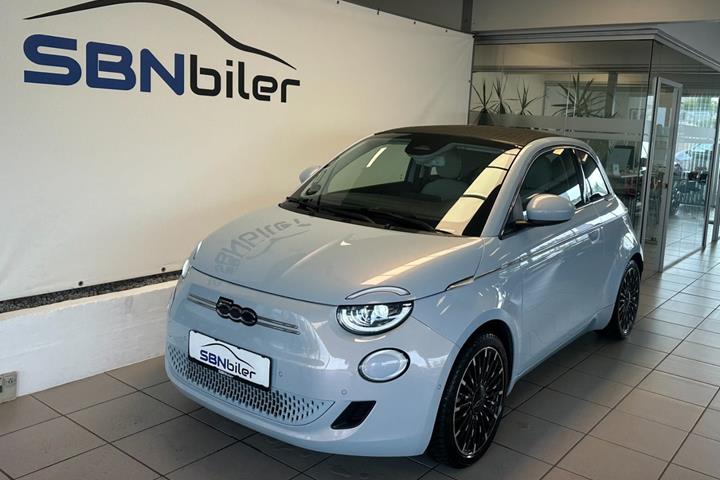 Blå Fiat 500e fra 2021