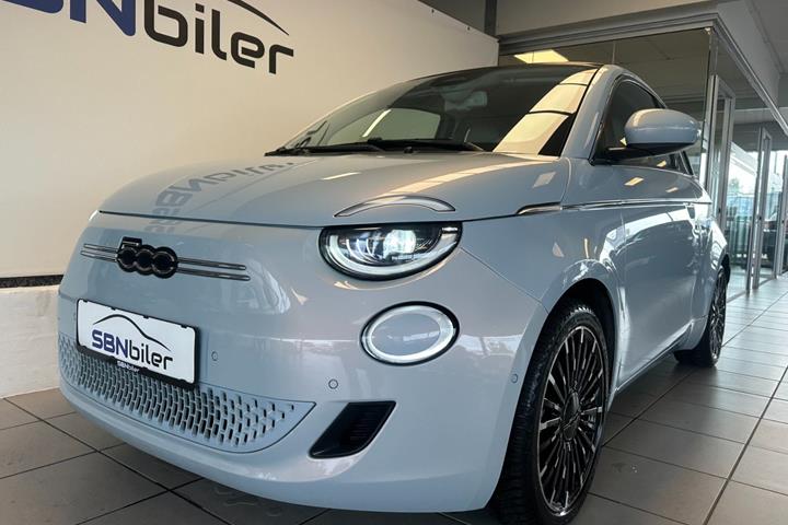 Blå Fiat 500e fra 2021