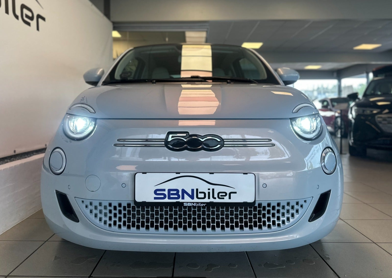 Blå Fiat 500e fra 2021