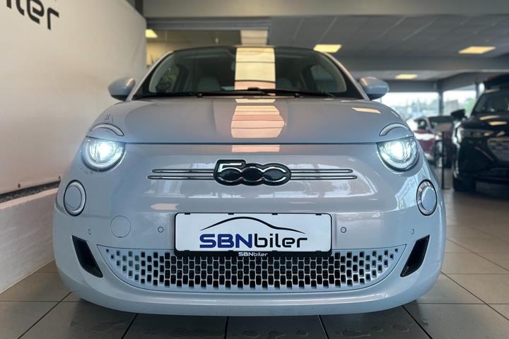 Blå Fiat 500e fra 2021