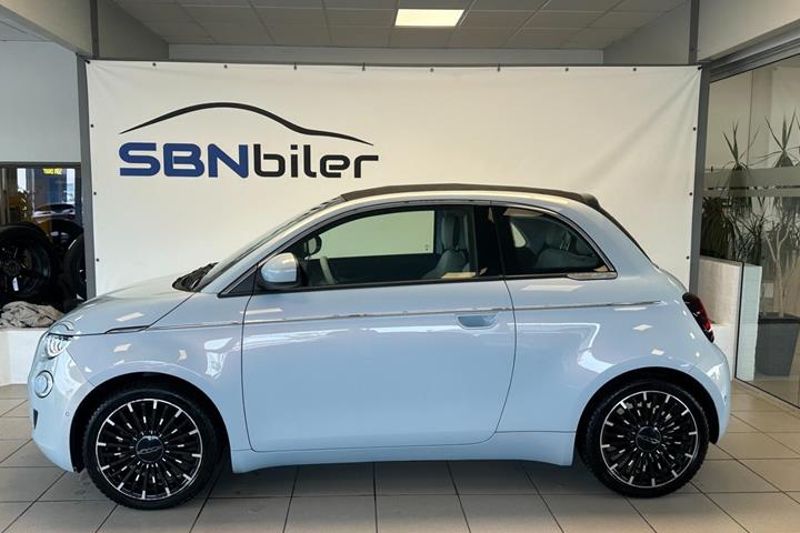Blå Fiat 500e fra 2021