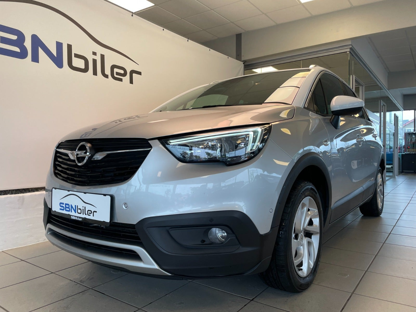 Grå Opel Crossland X fra 2020
