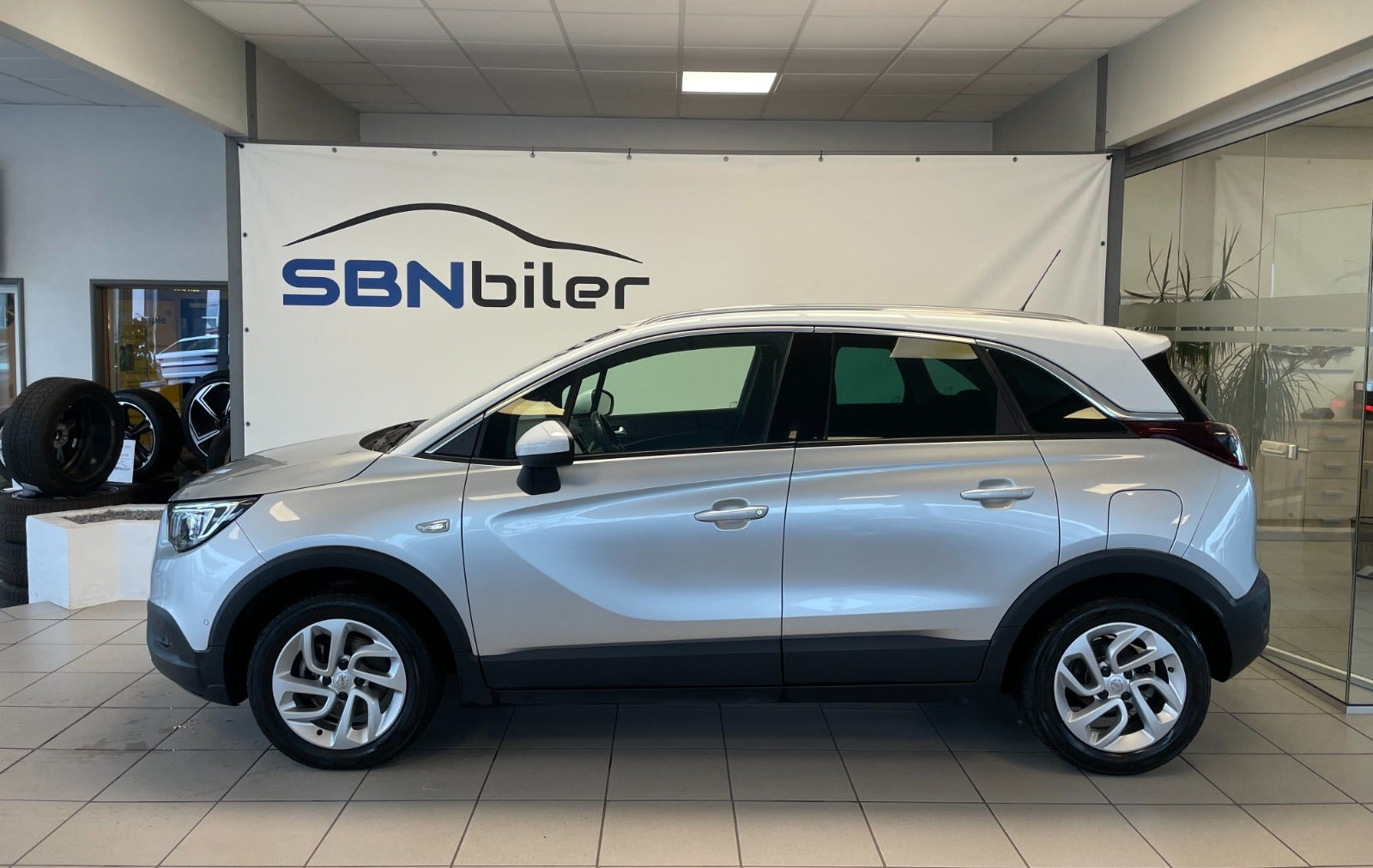 Grå Opel Crossland X fra 2020