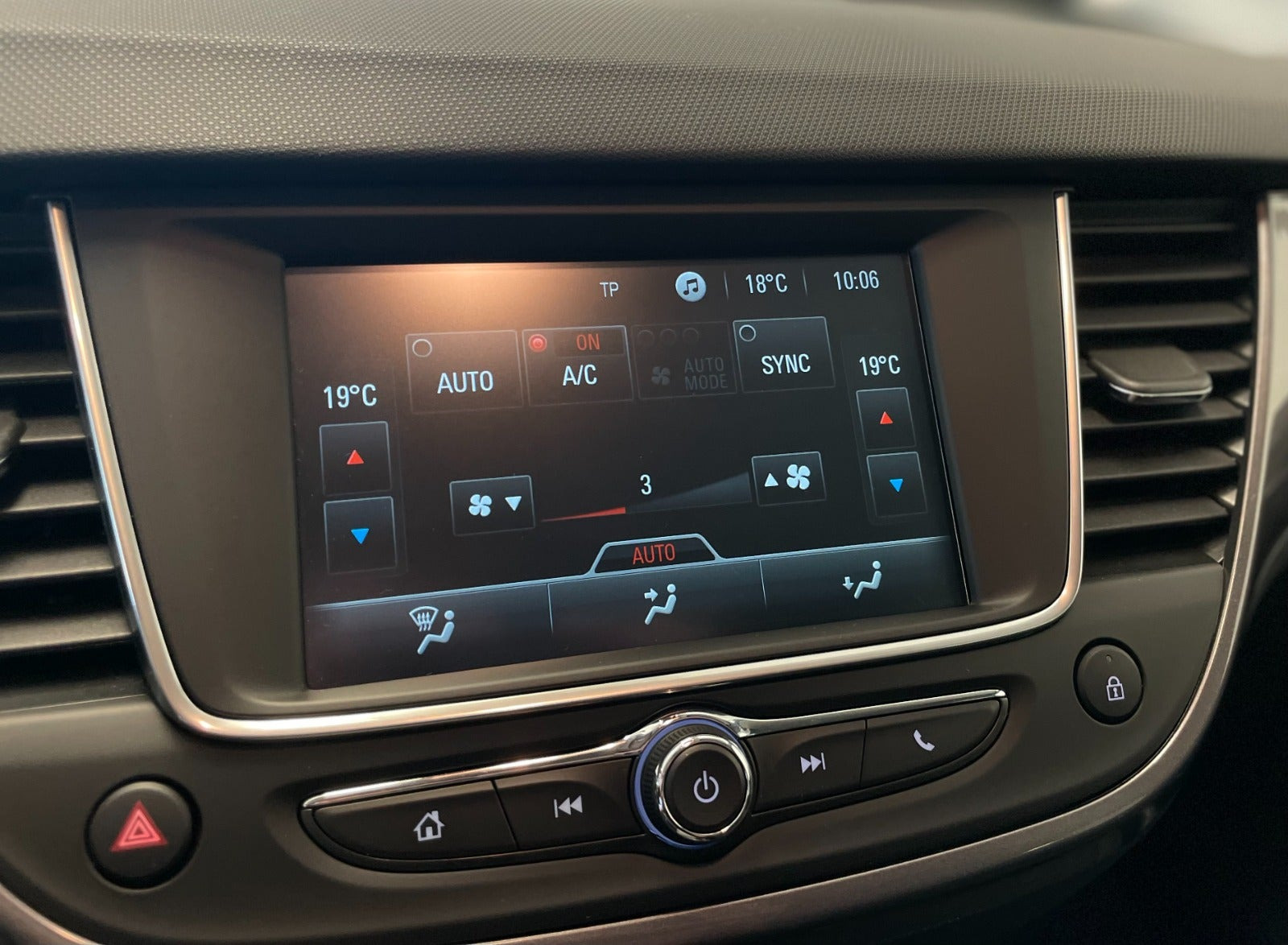 Grå Opel Crossland X fra 2020