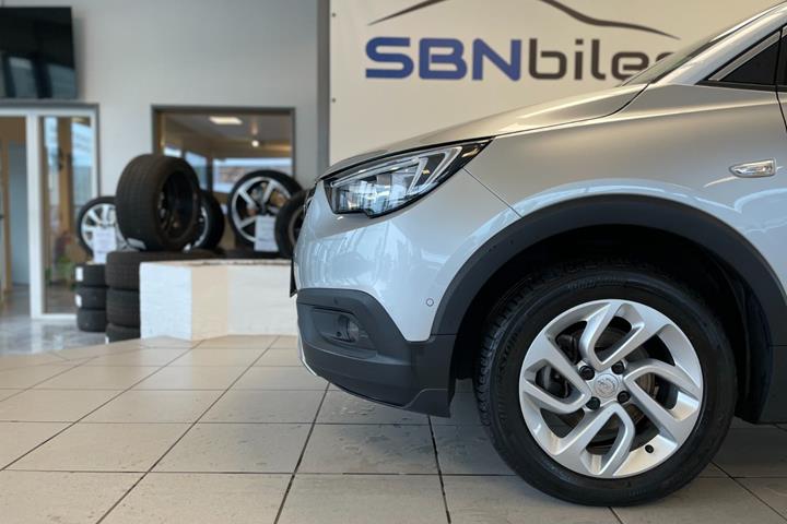 Grå Opel Crossland X fra 2020