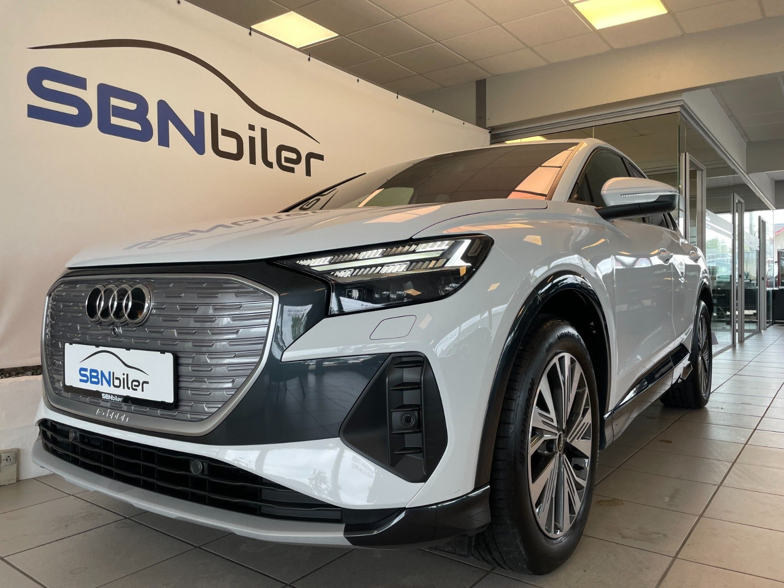 Hvid Audi Q4 e-tron fra 2024