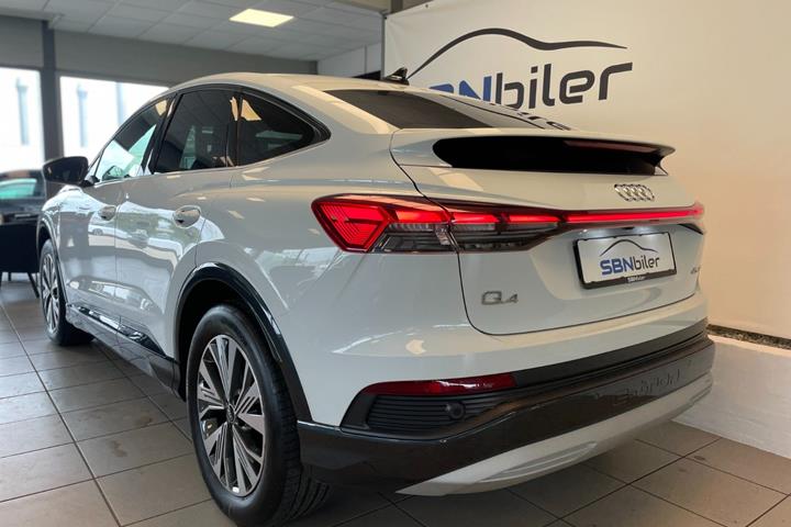 Hvid Audi Q4 e-tron fra 2024
