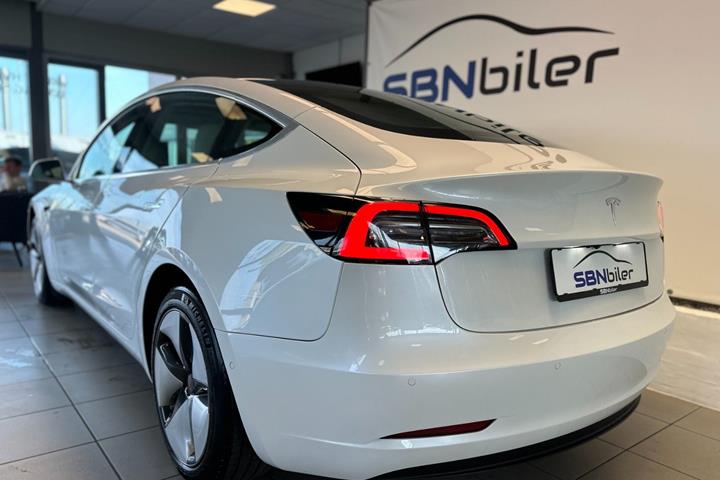Hvid Tesla Model 3 fra 2020