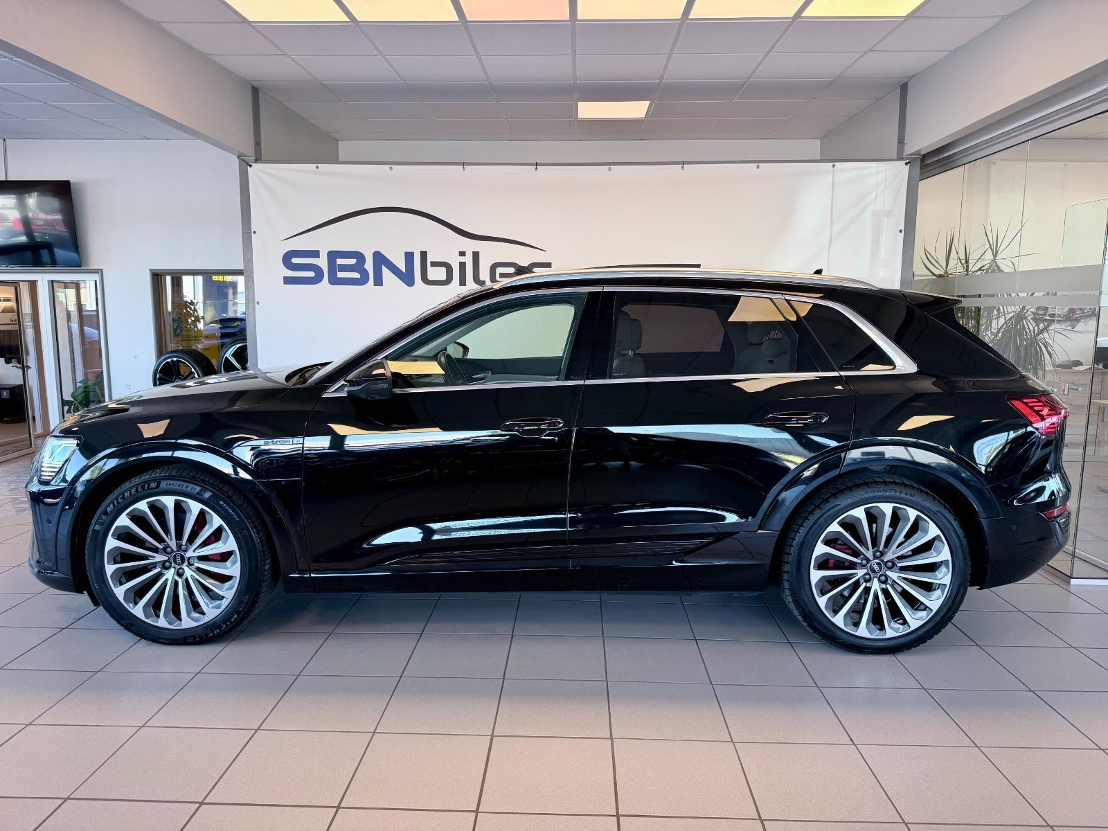 Sort Audi Q8 e-tron fra 2024