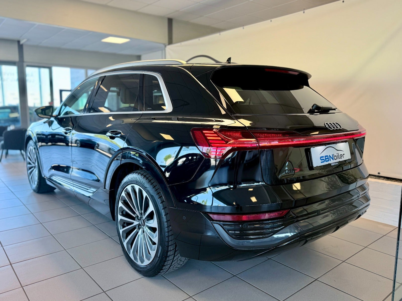 Sort Audi Q8 e-tron fra 2024