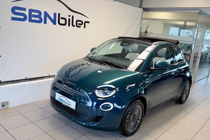 Blå Fiat 500e fra 2022