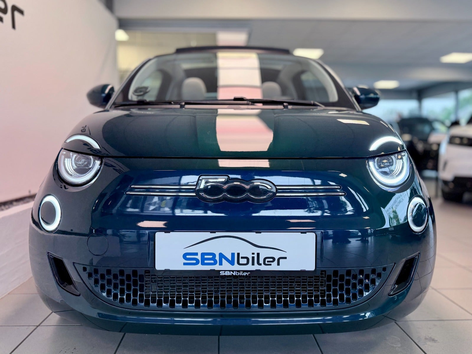 Blå Fiat 500e fra 2022