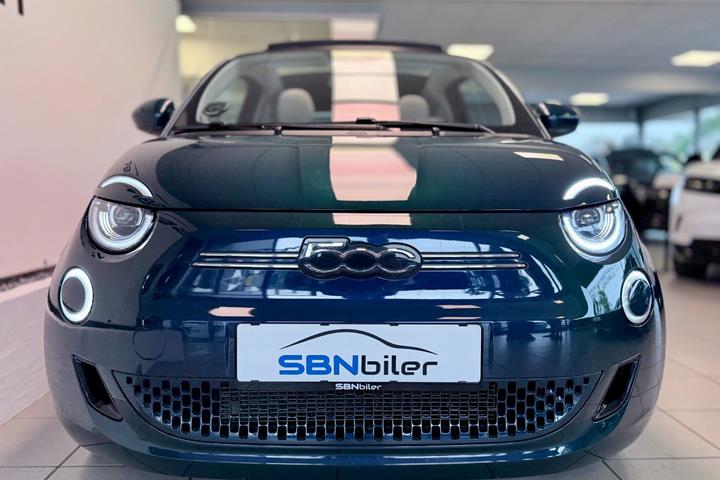 Blå Fiat 500e fra 2022