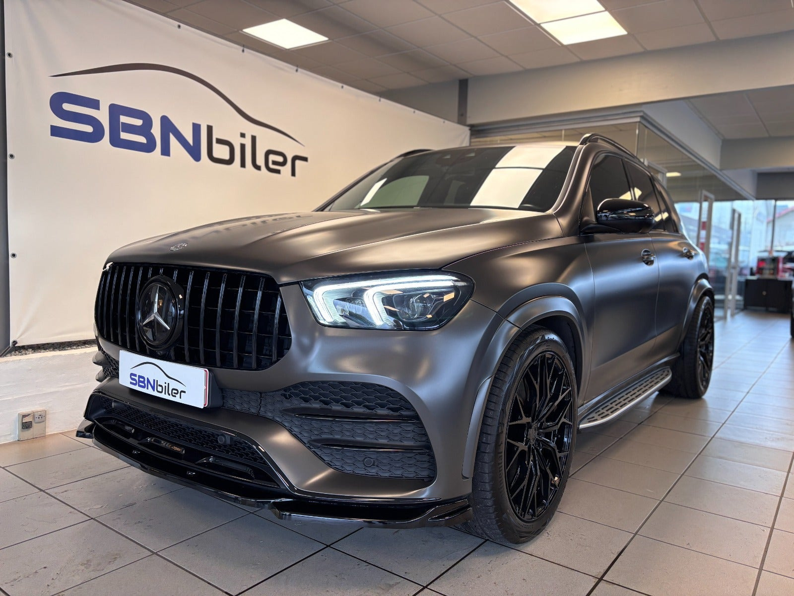Sort Mercedes GLE450 fra 2019