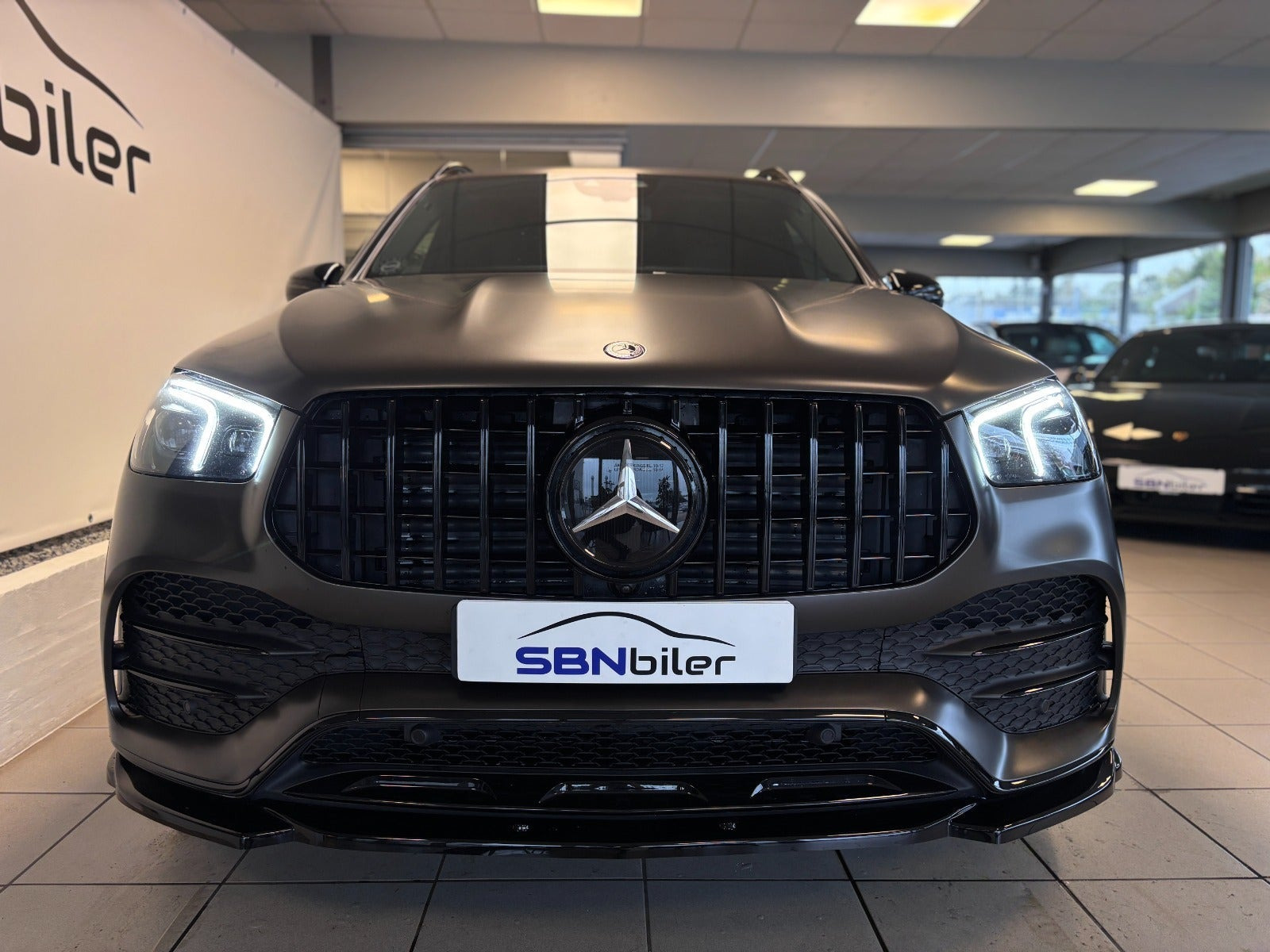 Sort Mercedes GLE450 fra 2019