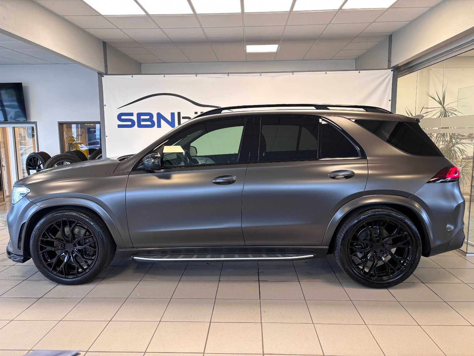 Sort Mercedes GLE450 fra 2019