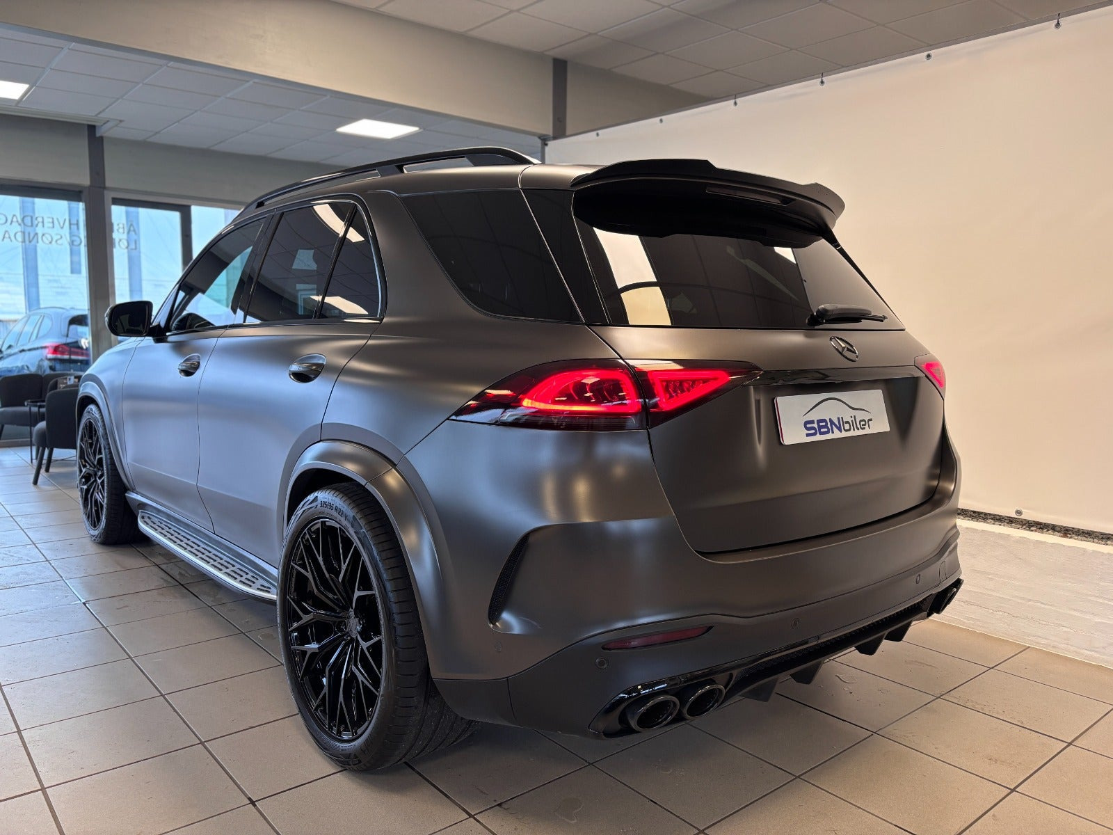 Sort Mercedes GLE450 fra 2019