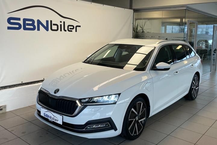 Hvid Skoda Octavia fra 2021
