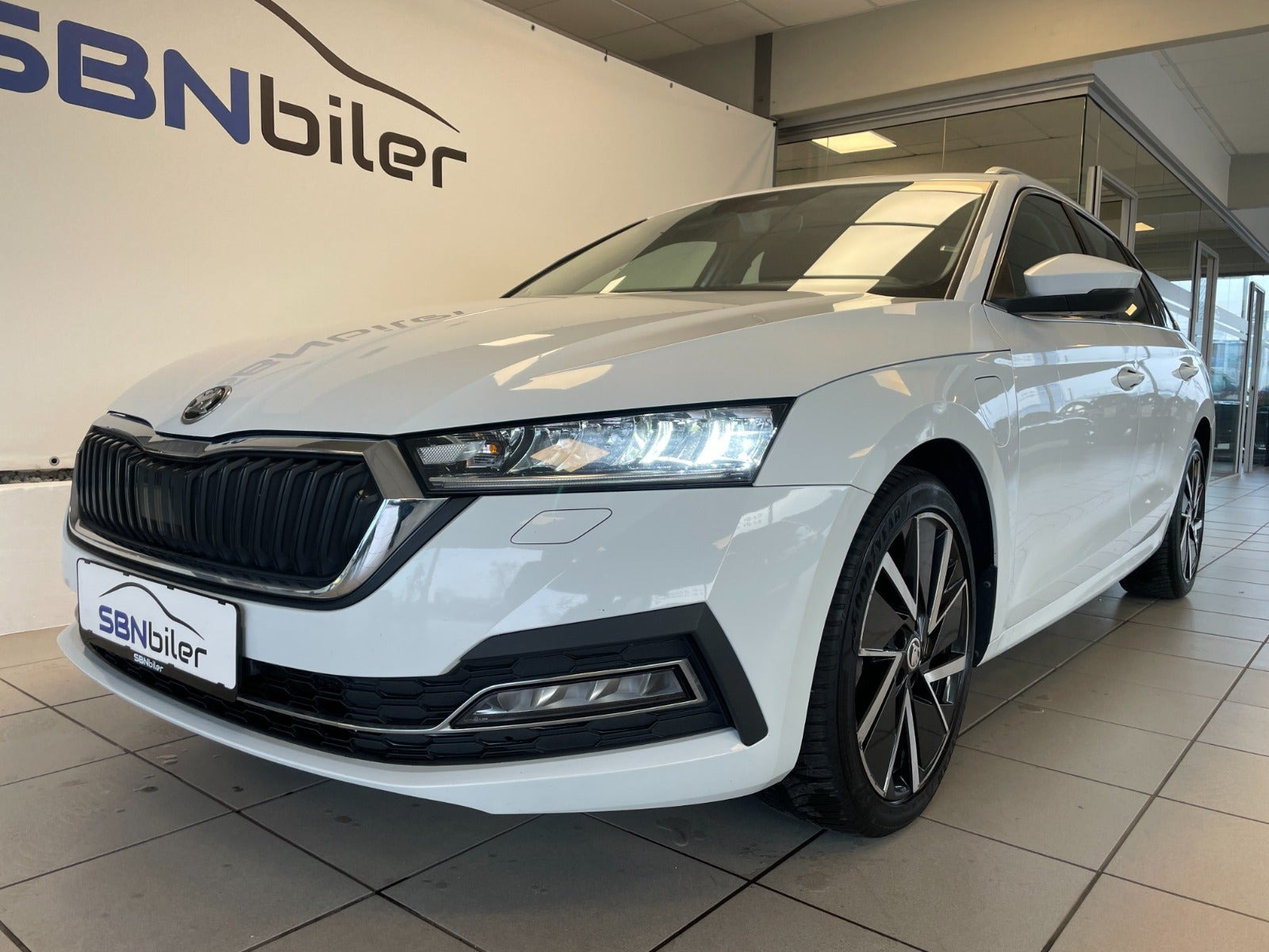 Hvid Skoda Octavia fra 2021