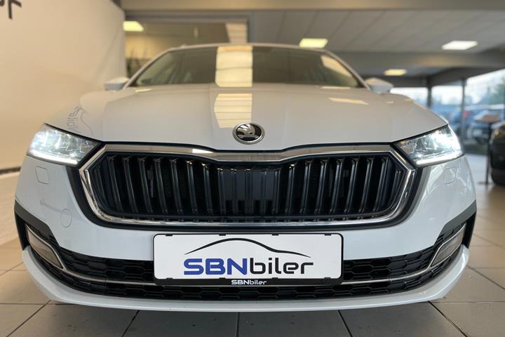 Hvid Skoda Octavia fra 2021