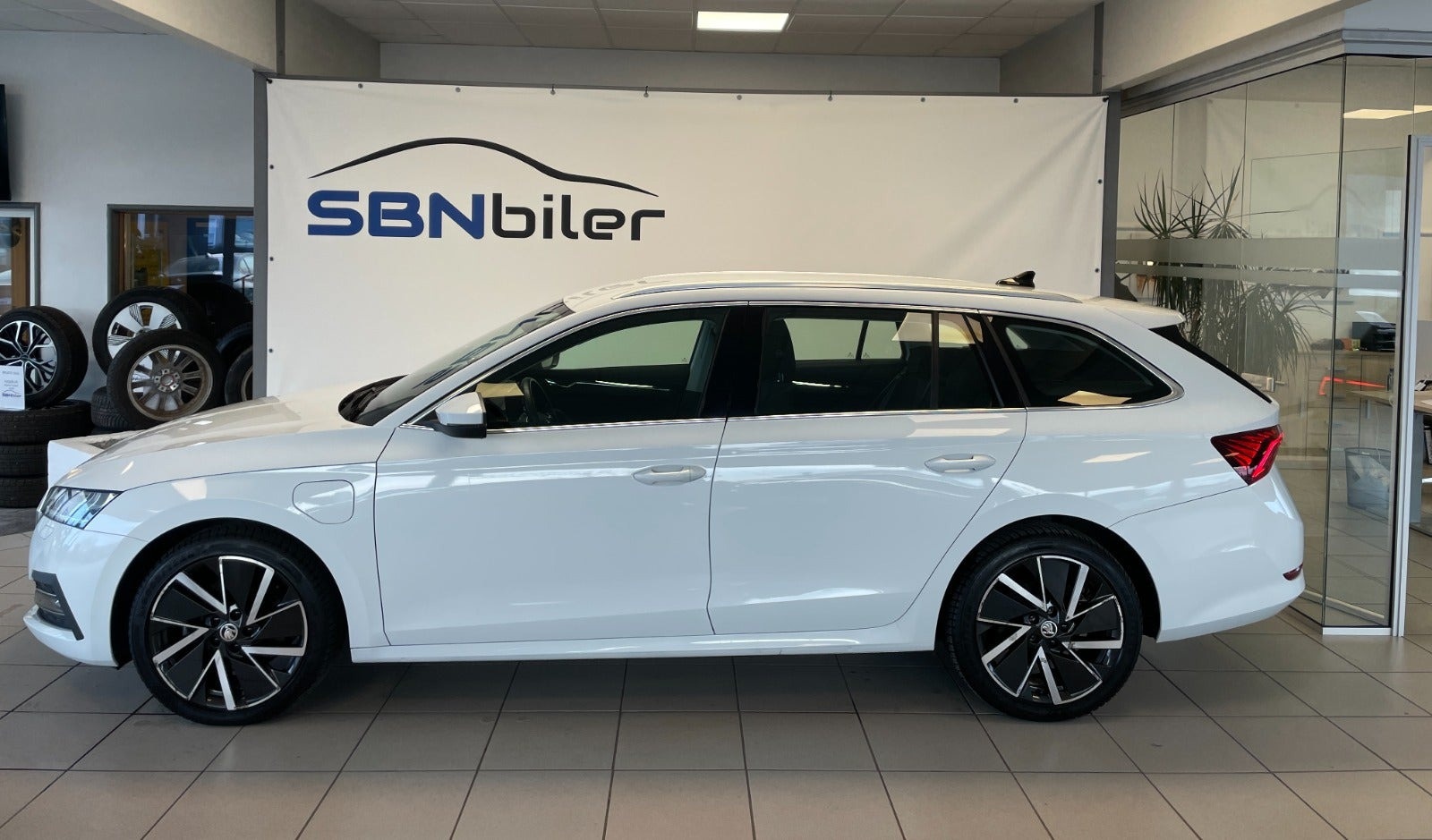 Hvid Skoda Octavia fra 2021