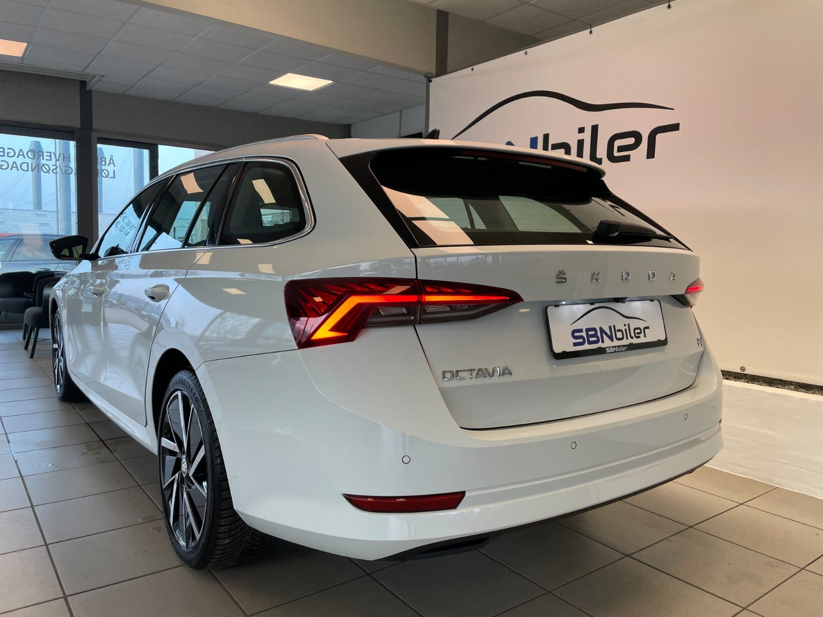 Hvid Skoda Octavia fra 2021