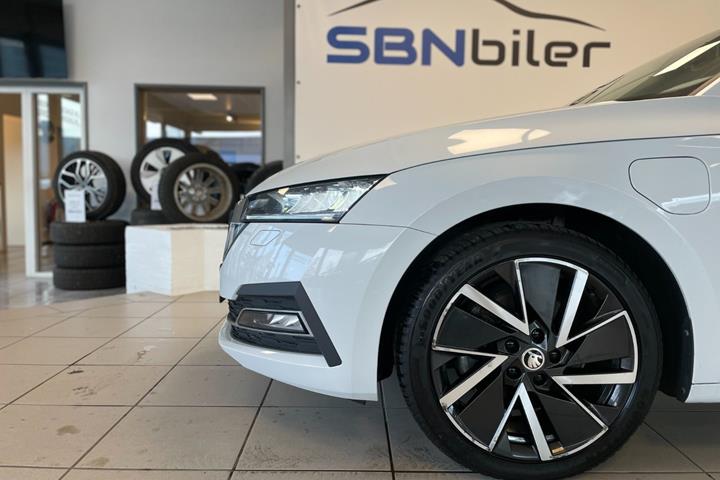 Hvid Skoda Octavia fra 2021
