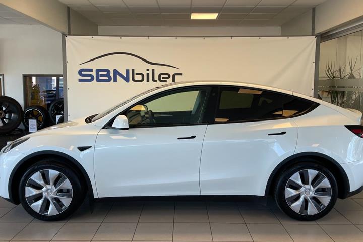 undefined Tesla Model Y fra 2024