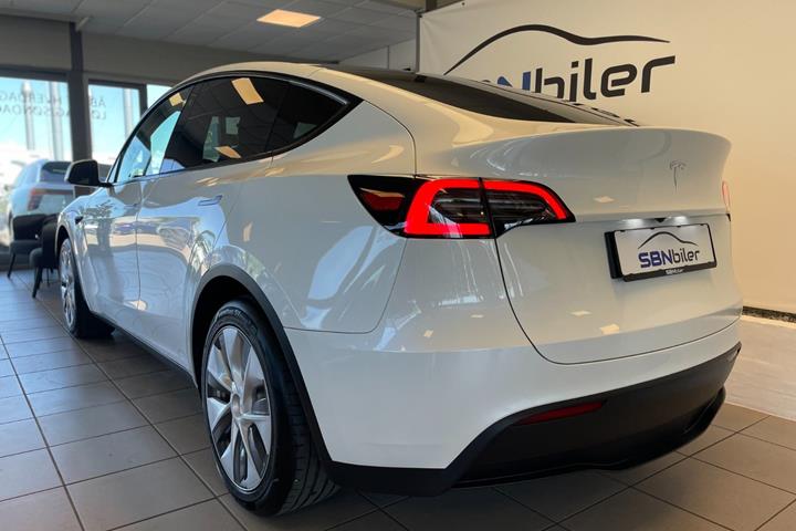 undefined Tesla Model Y fra 2024