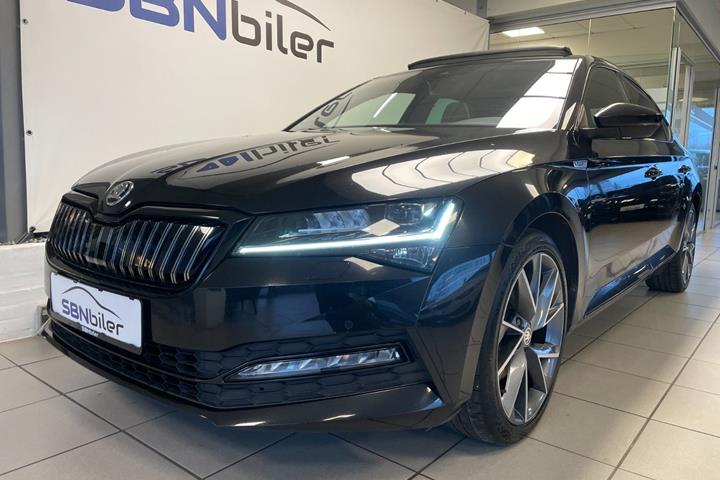 Sort Skoda Superb fra 2021