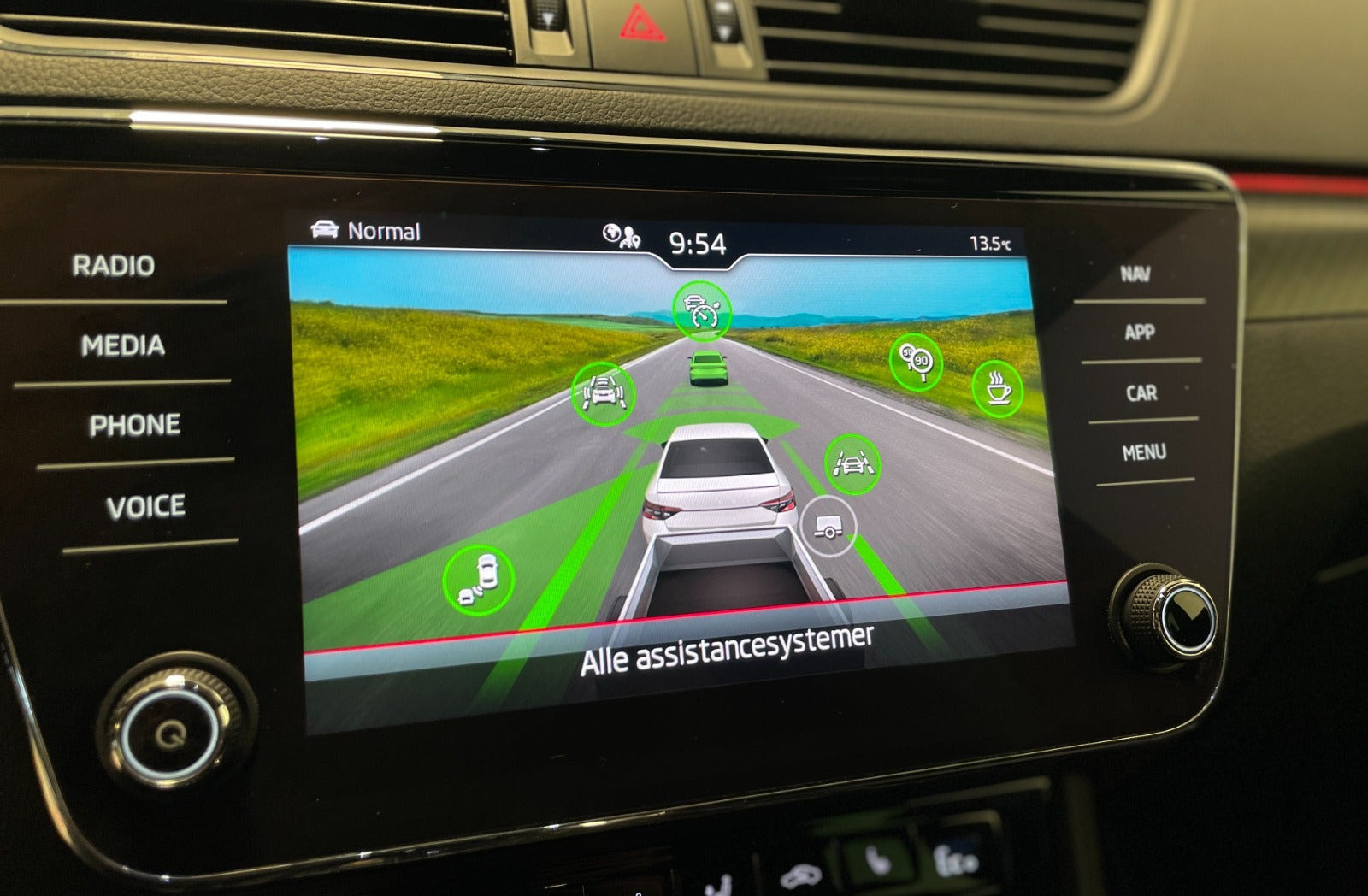 Sort Skoda Superb fra 2021